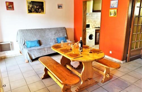 Saint-Pierre-la-Mer Casa | Holiday Home Les Colombes by Interhome