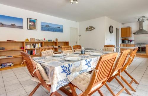 Vendays-Montalivet Casa | Holiday Home Les Acacias by Interhome