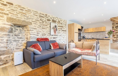 Concarneau Casa | Casa de vacaciones 'Le Penty - Proche Plages Et Centre' con terraza privada, jardín y Wi-Fi