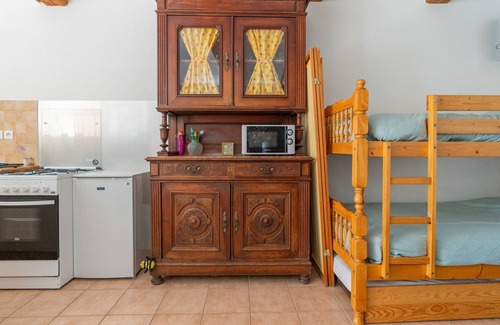 Cazilhac Casa | Holiday Home 'Le Tinou' with Private Garden and Wi-Fi