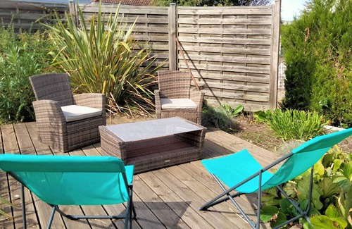Bourges Casa | Casa de vacaciones 'Léa' con terraza compartida, jardín compartido y Wi-Fi