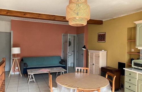 Saint-Andeol Casa | Casa de vacaciones 'Les Bleuets' con vistas a la montaña y jardín privado