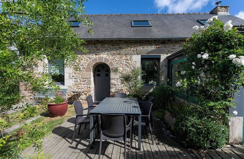 Paimpol Casa | Casa de vacaciones 'Gite Les Coquelicots Proche Mer' con terraza privada, jardín privado y Wi-Fi