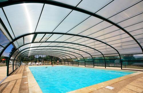 Beynat Casa | Holiday Home Les Hameaux de Miel by Interhome
