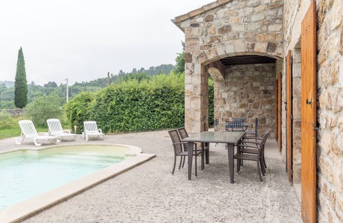 Chambonas Casa | Casa de vacaciones 'Les Sources Gîte Les Pêchers' con piscina privada, terraza compartida