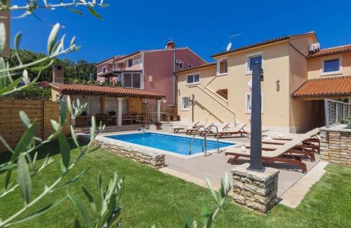 Stinjan Casa | Holiday Home Licardo by Interhome