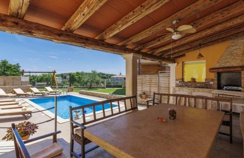 Stinjan Casa | Holiday Home Licardo by Interhome