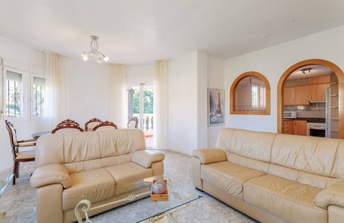 Mutxamel Casa | Casa de vacaciones 'Limonita' con piscina privada, Wi-Fi y aire acondicionado