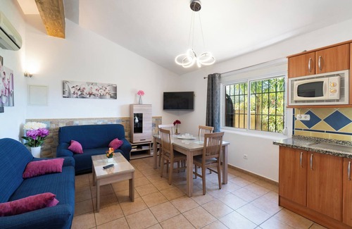 Vélez-Málaga Casa | Casa de vacaciones Los Aperos 2 con vistas al mar, piscina, jardín y Wi-Fi