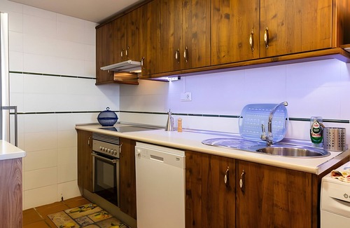 Capileira Casa | Casa de vacaciones 'Los Compadres' con vistas a la montaña, piscina compartida y Wi-Fi
