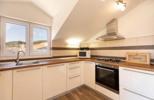 Slatine Casa | Holiday Home Lydia