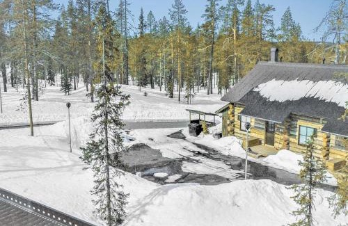 Akaslompolo Casa | Holiday Home Maahisenrinne 3 e 19 by Interhome