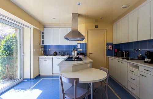Perros-Guirec Casa | Casa de vacaciones 'Maison Bretonne Madame Est Servie' con vistas al mar, terraza privada y Wi-Fi