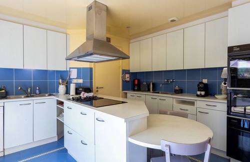 Perros-Guirec Casa | Casa de vacaciones 'Maison Bretonne Madame Est Servie' con vistas al mar, terraza privada y Wi-Fi