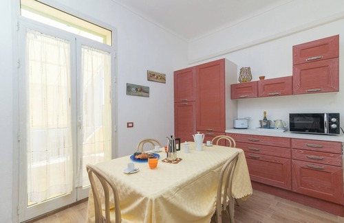 La Maddalena Casa | Casa de vacaciones 'Maison Chloe 2' cerca de la playa con balcón, terraza y Wi-Fi