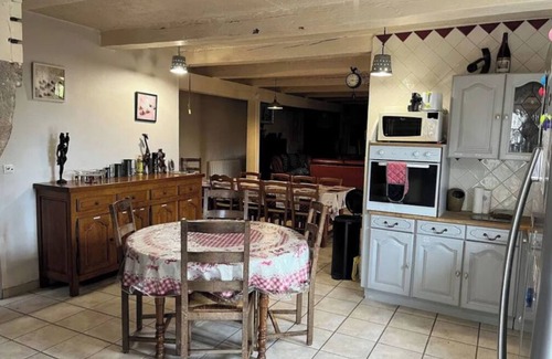 Chastreix Casa | Casa de vacaciones 'Maison De Famille De 1823' con terraza privada y Wi-Fi