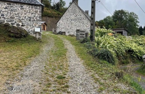 Chastreix Casa | Casa de vacaciones 'Maison De Famille De 1823' con terraza privada y Wi-Fi