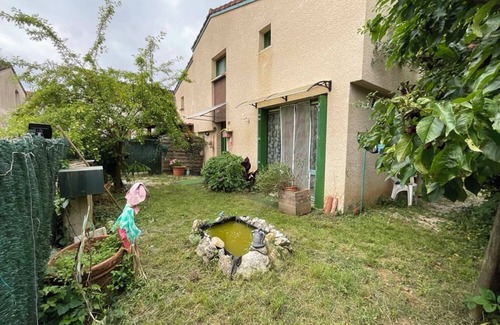 Pradines Casa | Casa de vacaciones 'Maison De Vacances Pradines' con jardín privado