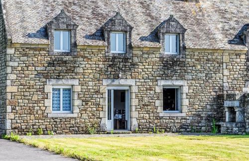 Ploemel Casa | Holiday Home Maison de Kerbarh by Interhome