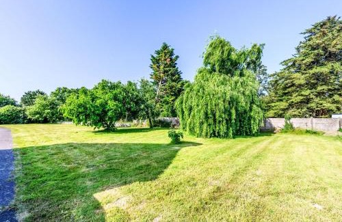 Ploemel Casa | Holiday Home Maison de Kerbarh by Interhome