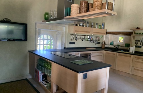 Trois-Palis Casa | Casa de vacaciones 'Maison Angoulême' con terraza privada, jardín privado y Wi-Fi