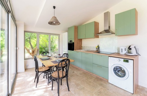 Apt Casa | Casa de vacaciones 'Maison Marvic, Le Tilleul T3' con vistas a la montaña, piscina y Wi-Fi