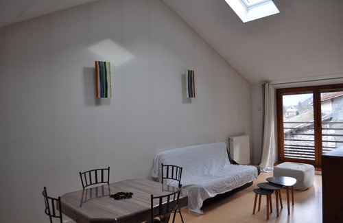Noyarey Casa | Holiday Home 'Maison' with Mountain View, Shared Terrace and Wi-Fi