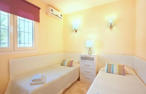 Urbanizacion Costabella Casa | Holiday Home Marbella near Sand Beach