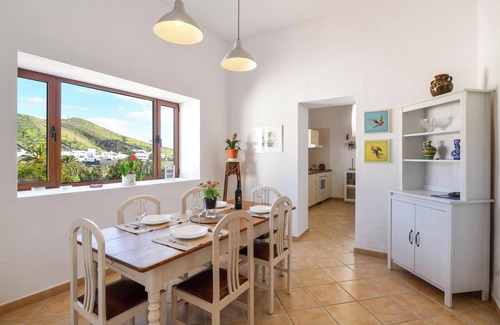 Haria Casa | Casa de vacaciones 'Maria Dolores' con vistas a la montaña, Wi-Fi, jardín y terraza
