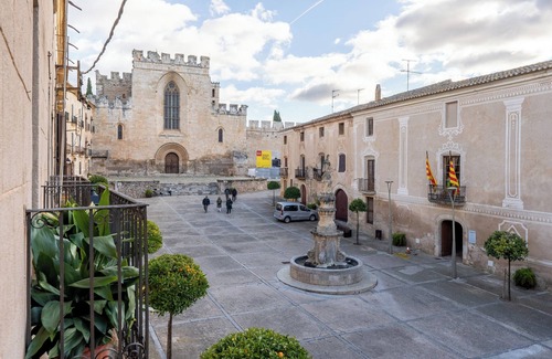 Santes Creus Casa | Casa de vacaciones 'Maria' con vistas a la montaña, balcón y Wi-Fi