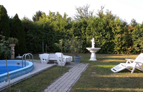 Keszthely Casa | Casa vacacional con jardín y piscina exterior