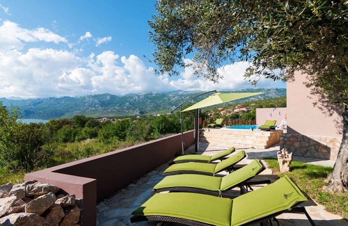 Rovanjska Casa | Casa vacacional para 8 personas con piscina y vistas al mar