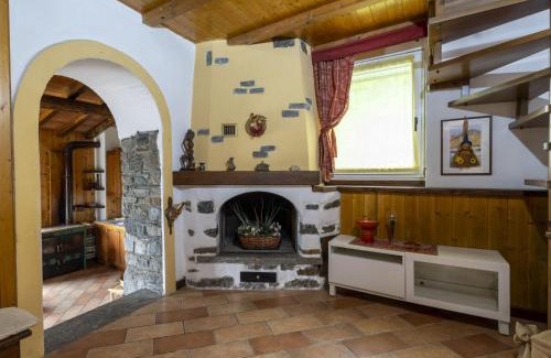 Traona Casa | Holiday Home Moncucco Mountain Home by Interhome