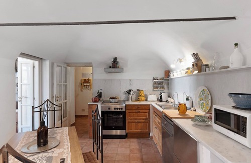 Imperia Casa | Holiday Home 'Montegrazie' with Sea View, Private Terrace and Wi-Fi