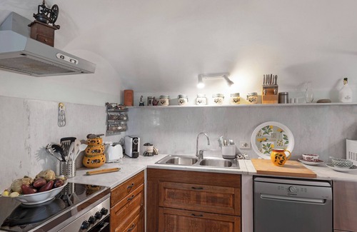 Imperia Casa | Holiday Home 'Montegrazie' with Sea View, Private Terrace and Wi-Fi
