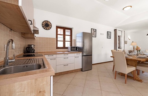 Muline Chalet De Esquí | Holiday Home Muline - four bedroom house with a swimming pool