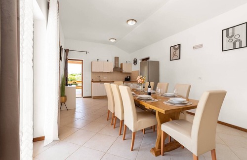 Muline Chalet De Esquí | Holiday Home Muline - four bedroom house with a swimming pool