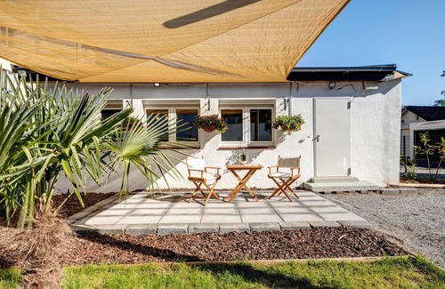 Altenessen Casa | Holiday Home 'Nähe Zollverein Essen' with Private Terrace, Private Garden and Wi-Fi