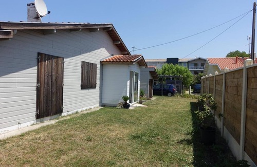 La Teste-de-Buch Casa | Holiday Home Near the Center with Shared Pool and Private Terrace
