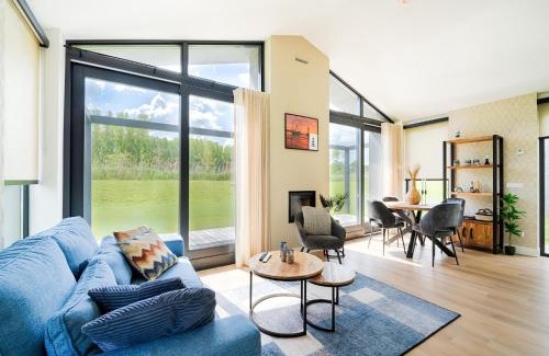 Leiderdorp Casa | Holiday Home near Kaag Lakes and Leiden Canals