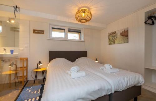 Burgh-Haamstede Casa | Holiday Home near Beach Burgh-Haamstede