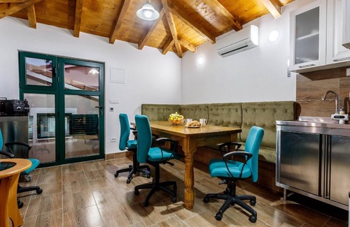 Neoric Casa | Casa Vacacional en Neoric con Piscina