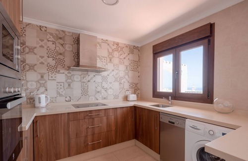 Nerja Casa | Casa "Nerja Capistrano Villa" con vistas al mar, Wi-Fi, jardín, terraza y piscina compartida