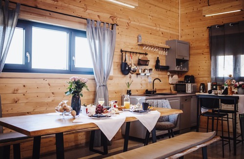 Vrbovec Casa | Holiday Home Nightswim Inn