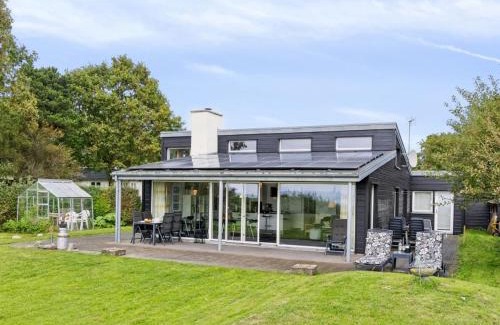 Skodshoved Casa | Holiday Home Nilson - 50m from the sea by Interhome