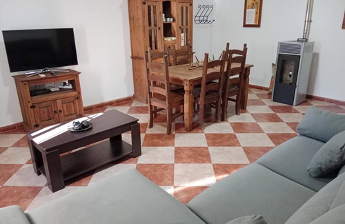 Santa Elena Casa | Casa de vacaciones Nuevas Poblaciones con vistas a la montaña, piscina y Wi-Fi