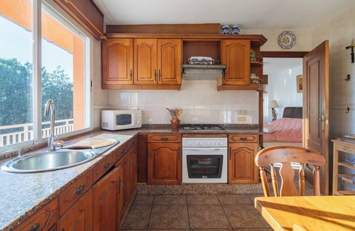 Callobre Casa | Casa de vacaciones 'O Axouxere' con vistas a la montaña, terraza privada y Wi-Fi