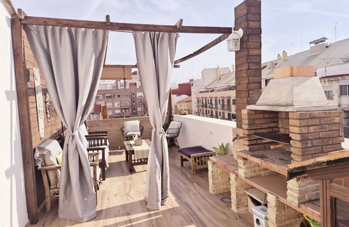 Aiora Casa | Casa de vacaciones 'Oasis De Valencia' con terraza privada, Wi-Fi y aire acondicionado