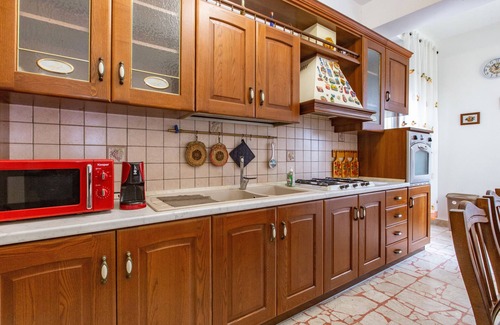 Brolo Casa | Holiday Home 'Olga Bnb' with Balcony and Wi-Fi