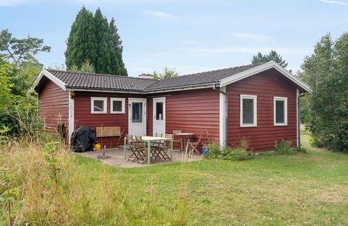 Faarevejle Casa | Holiday home on adventurous plot near beach